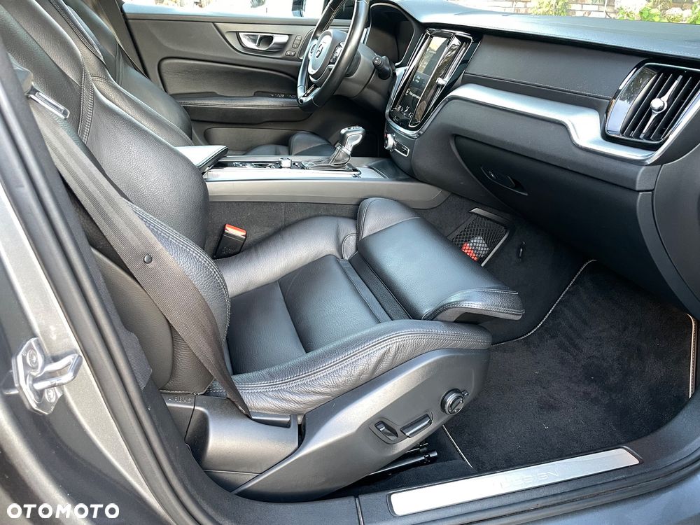 Volvo V60 D4 R-Design - 15