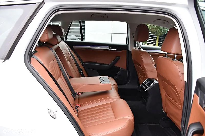 Skoda Superb 2.0 TDI Sportline - 24