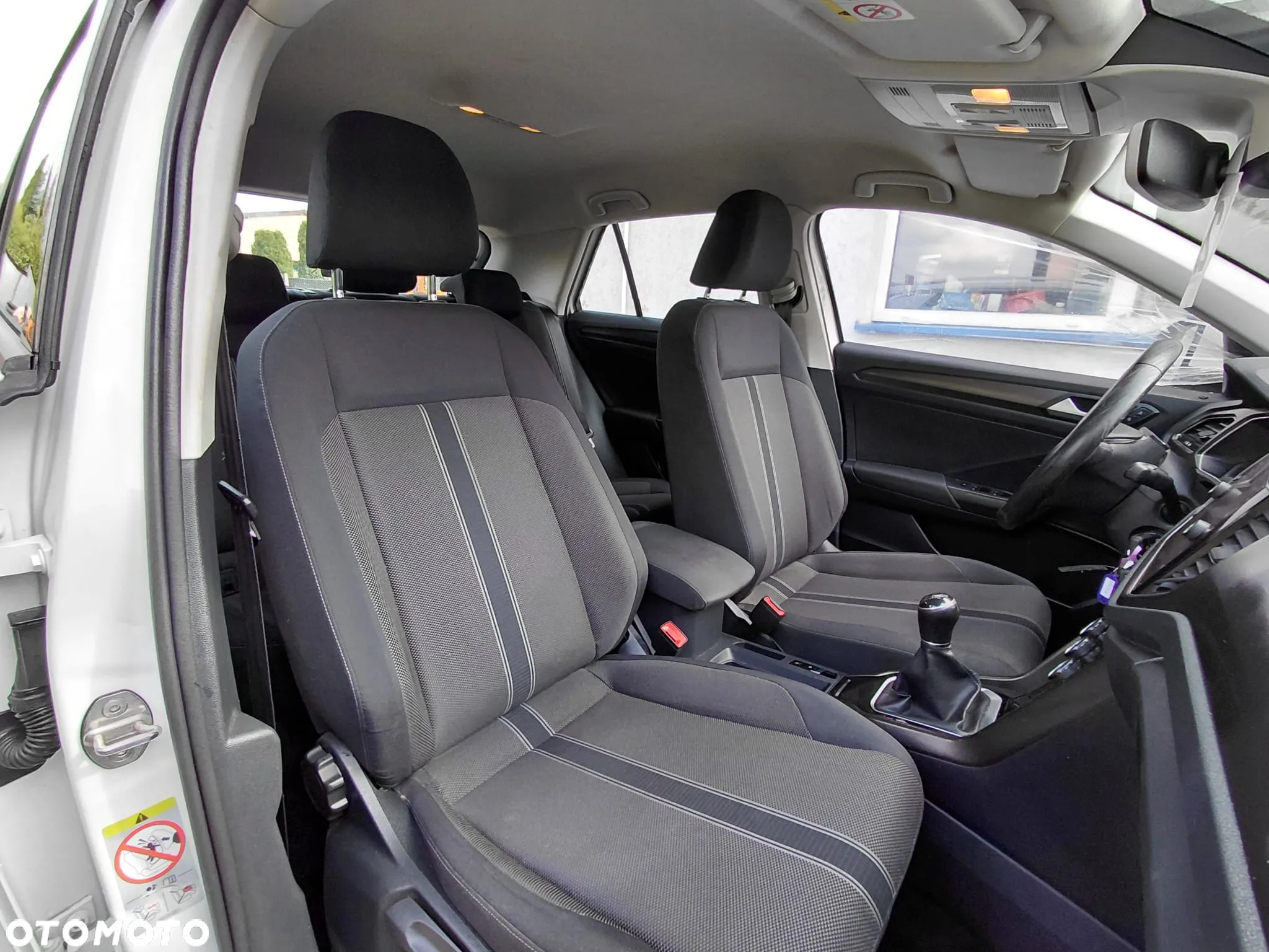 Volkswagen T-Roc - 11