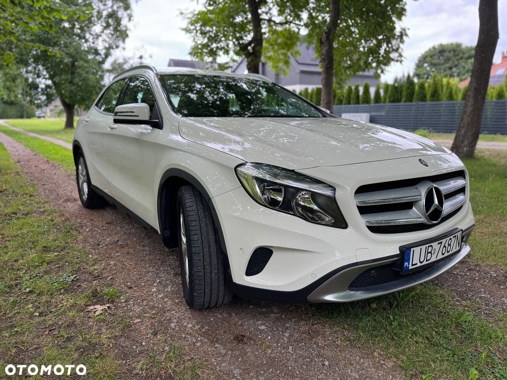 Mercedes-Benz GLA 200 - 4