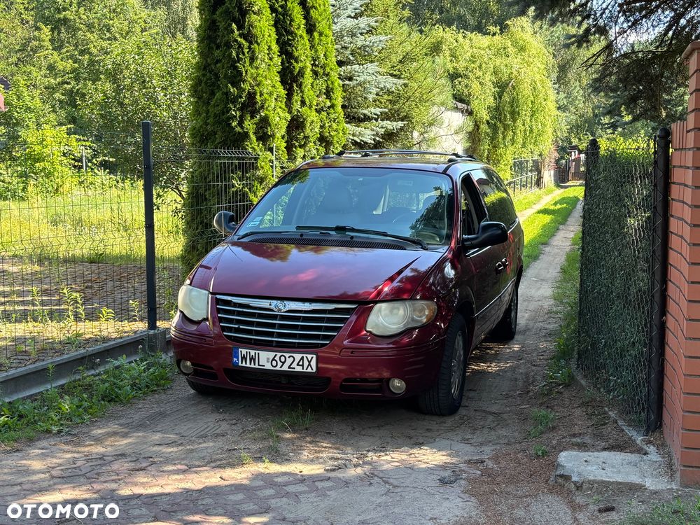 Chrysler Town & Country - 1