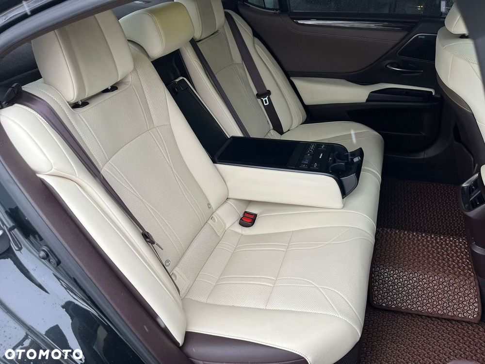 Lexus ES 300h Omotenashi - 22