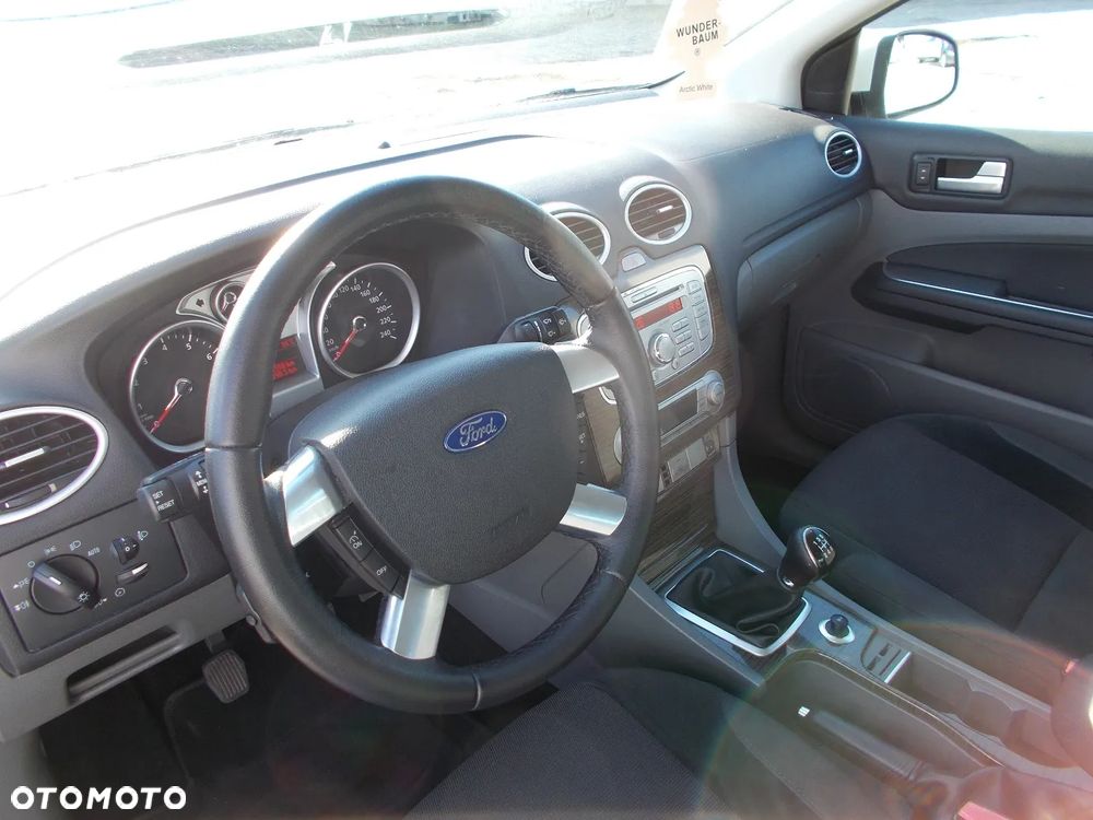 Ford Focus 1.8 Ghia - 19