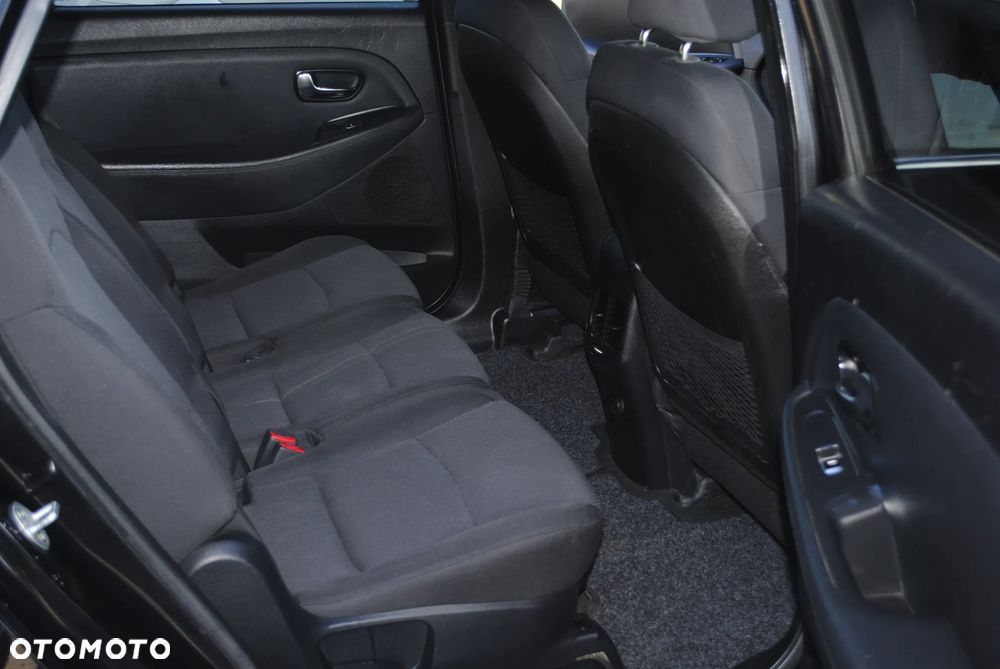 Kia Carens 1.7 CRDi 115 Dream Team Edition - 17