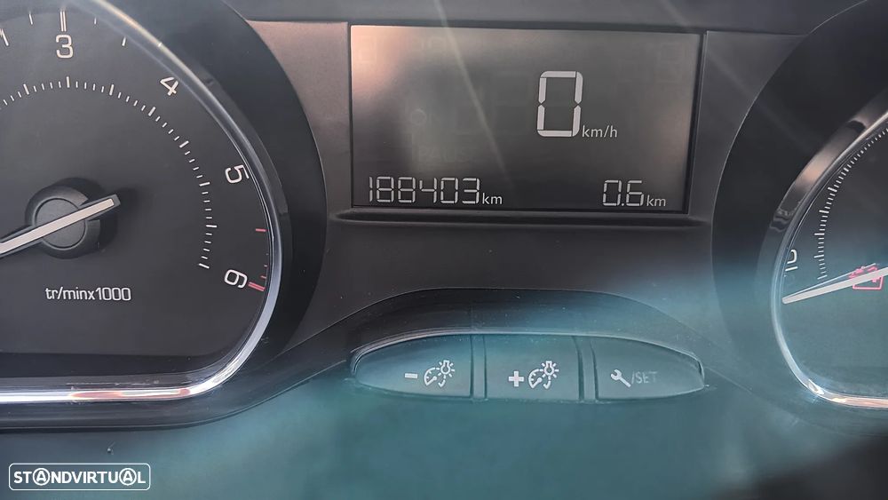 Peugeot 2008 1.4 HDi Active - 16