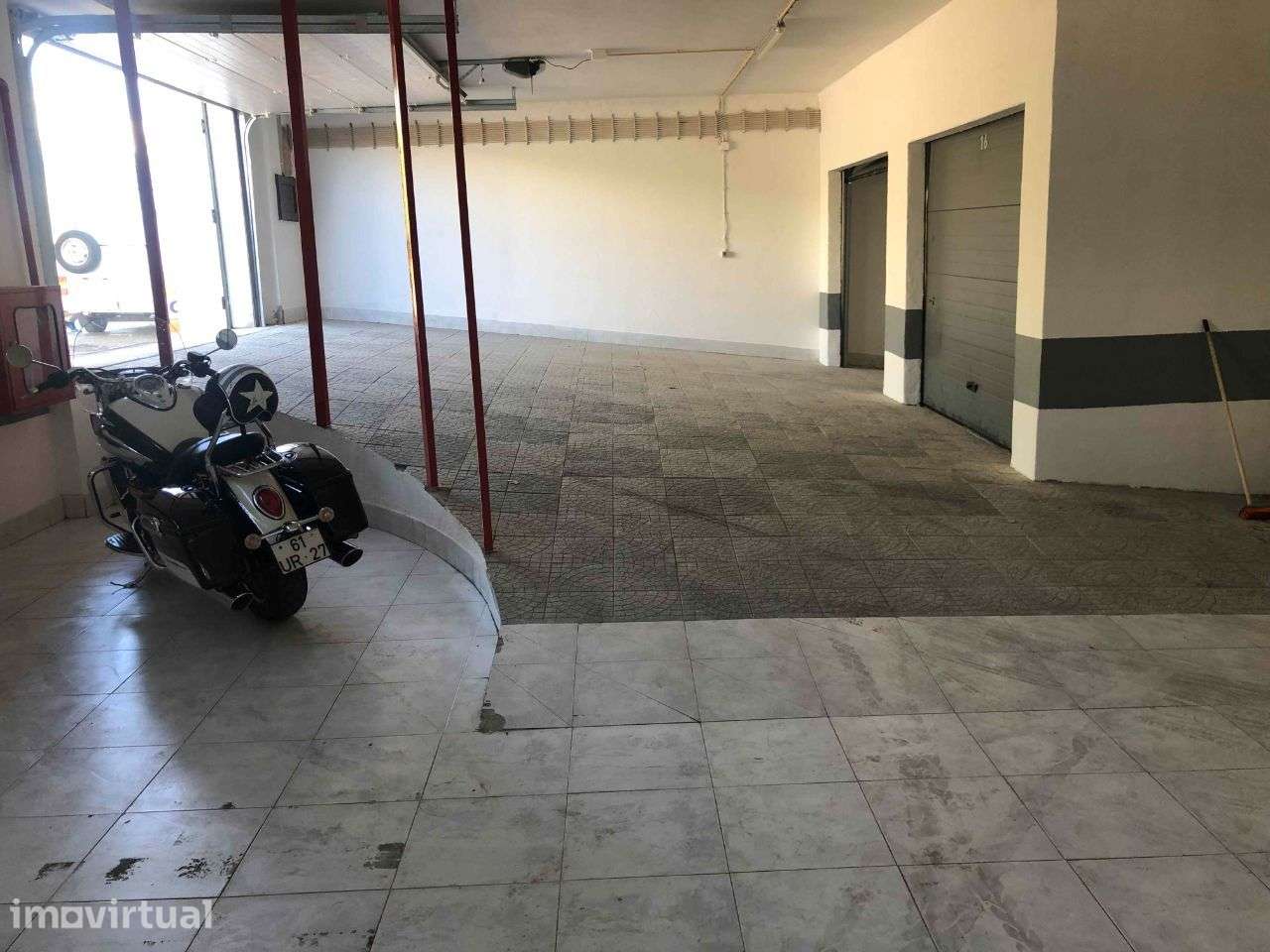 Parqueamento de motociclo - Grande imagem: 4/6