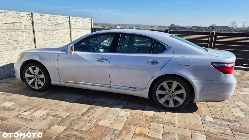 Lexus LS - 10