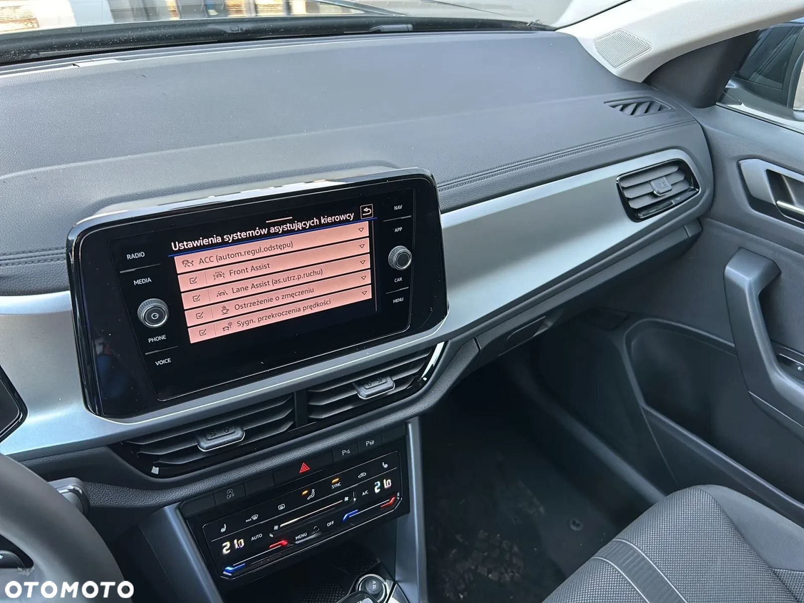 Volkswagen T-Roc - 16