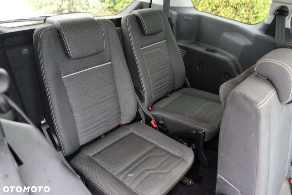 Ford Tourneo Connect Grand - 13