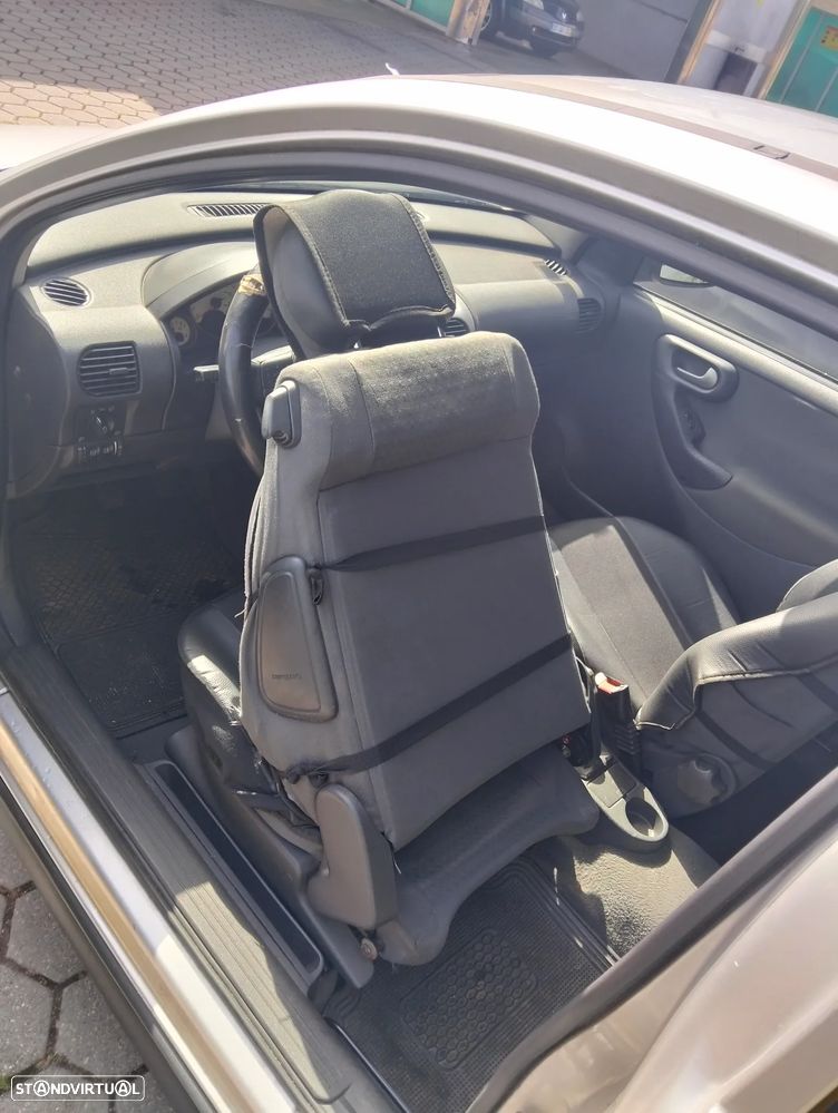 Opel Corsa 1.4 16V Sport - 13