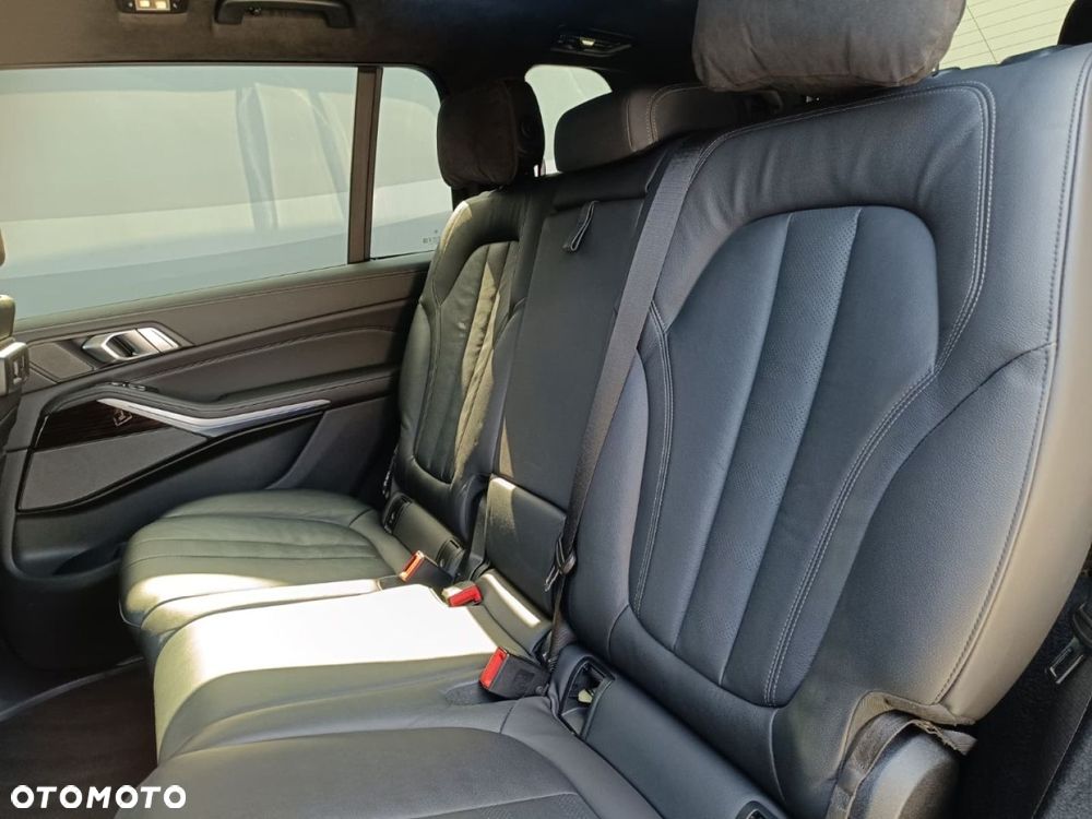 BMW X7 - 21