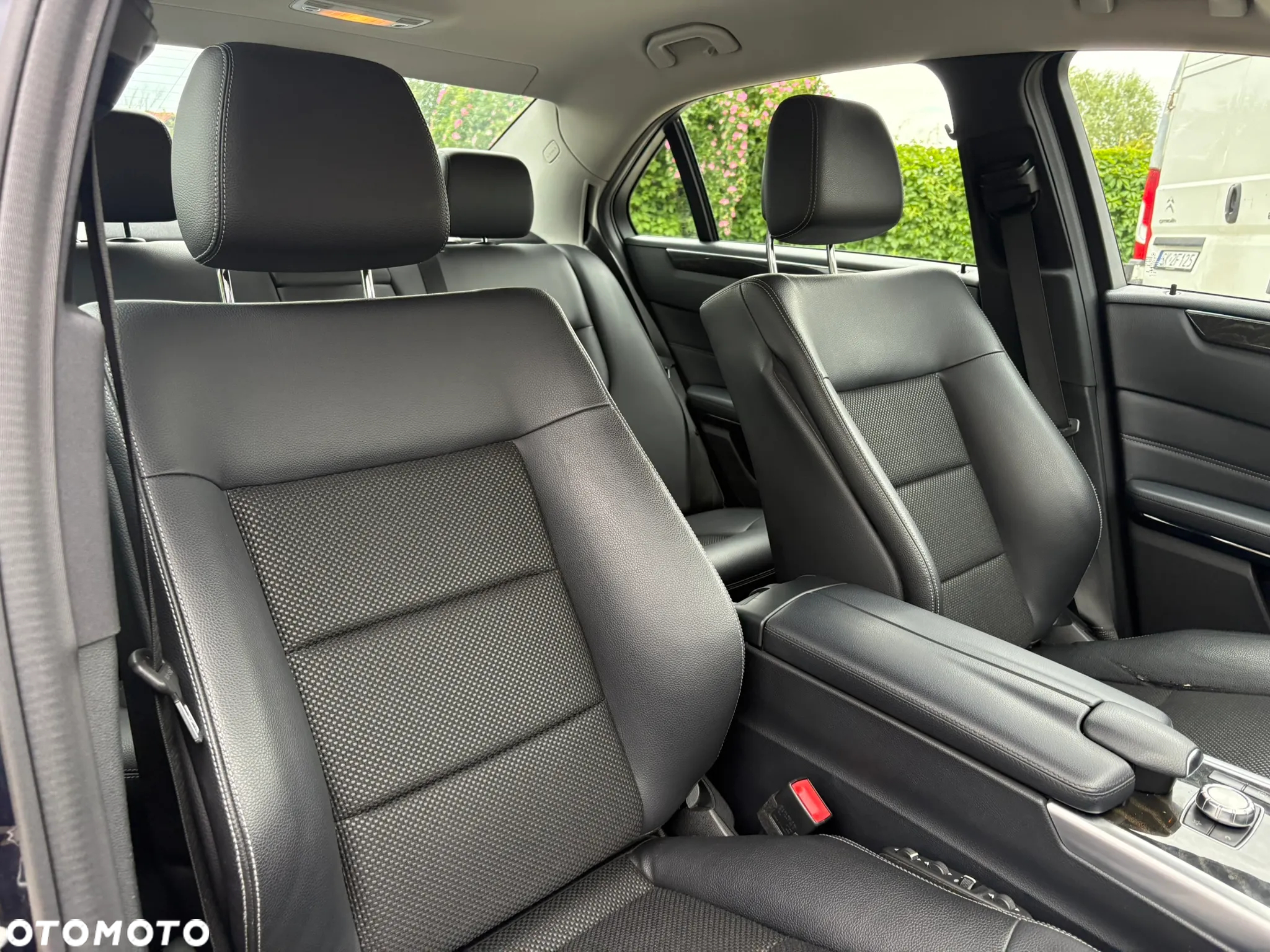 Mercedes-Benz Klasa E 300 T BlueTEC 9G-TRONIC - 18