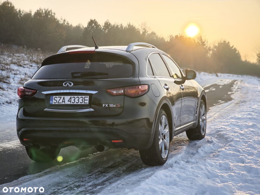Infiniti FX FX30d S - 4