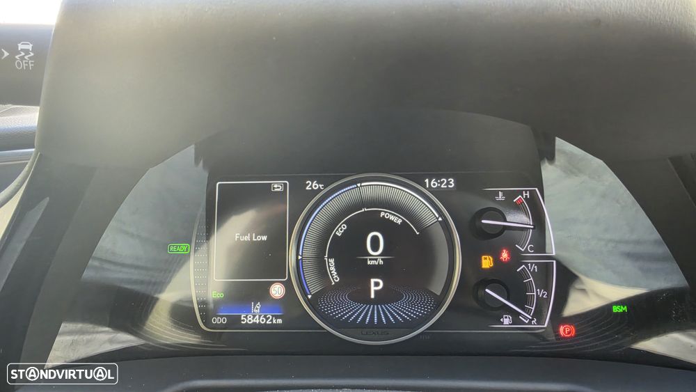 Lexus ES 300h Special Edition - 27