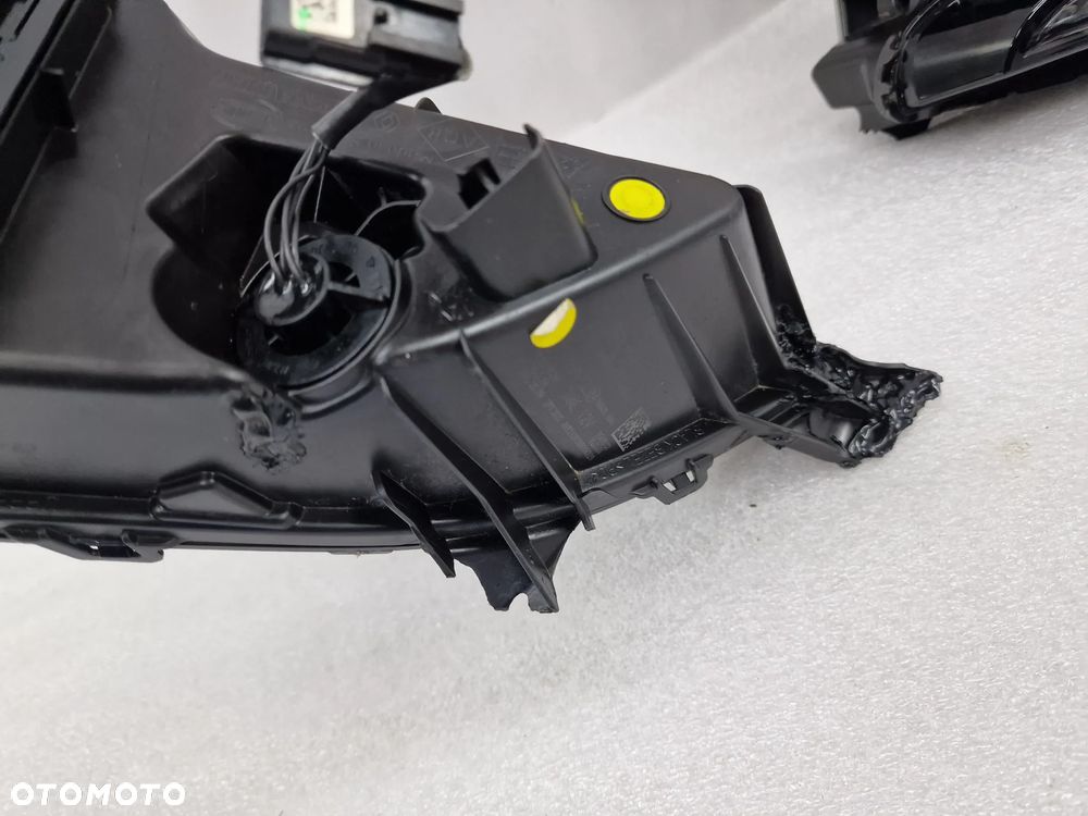 RENAULT MEGANE IV 4 E-TECH E TECH 21- PRAWY HALOGEN / LED / DRL , NR 266009007R / 266009083R , NR AUKCJI LA421 - 10
