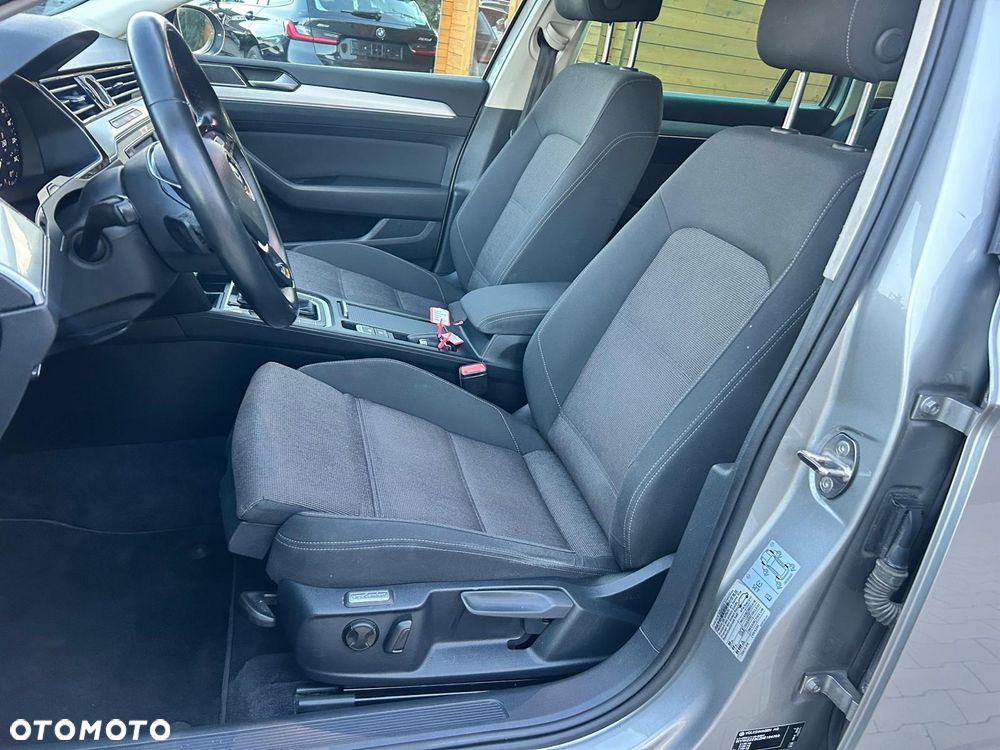Volkswagen Passat 2.0 TDI SCR DSG Comfortline - 24