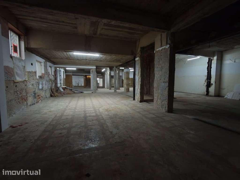 Espaço Comercial com 1800 m² em Linda a Velha - Grande imagem: 5/12