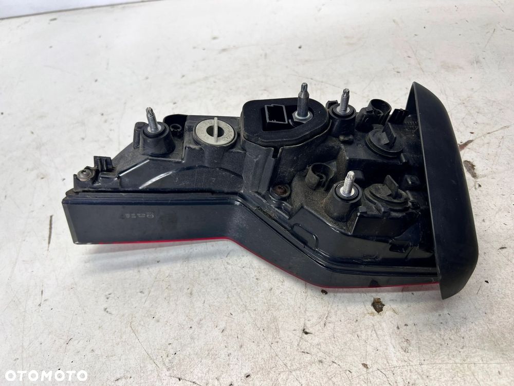 LAMPA LEWY TYŁ W KLAPĘ AUDI A4 B9 AVANT 8W9945075A - 7