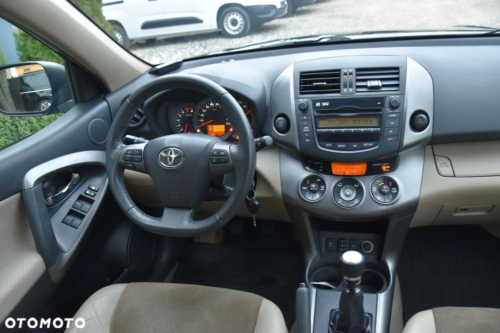 Toyota RAV4 2.0 VVT-i Premium - 13