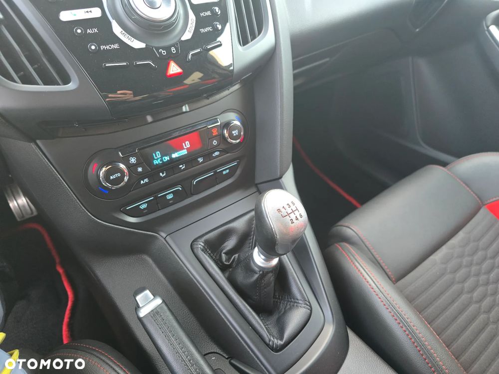 Ford Focus 2.0 EcoBoost ST - 19