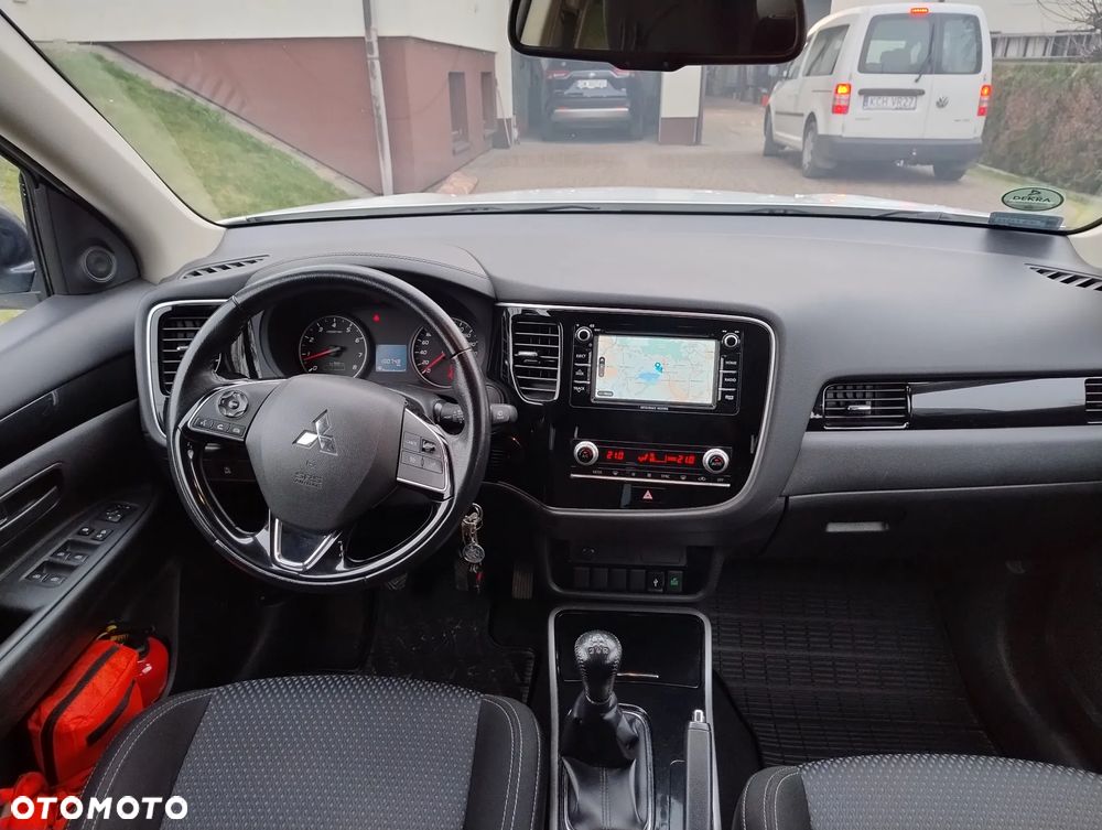 Mitsubishi Outlander 2.0 Invite + 2WD - 14