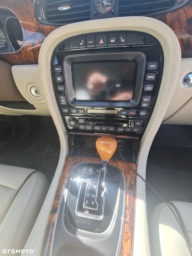 Jaguar XJ XJ8 4.2 LWB Sovereign - 10