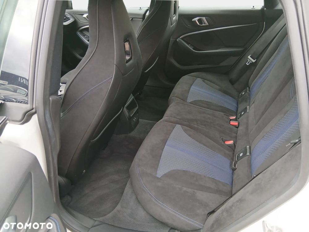 BMW Seria 2 218d GT M Sport - 26