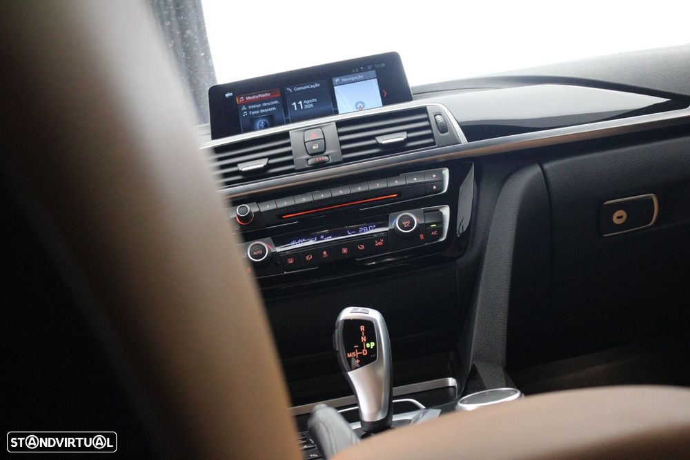 BMW 330 e iPerformance Line Sport — fotografia 38