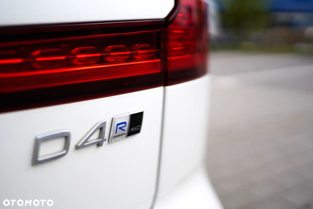 Volvo V60 D4 AWD R-Design - 8