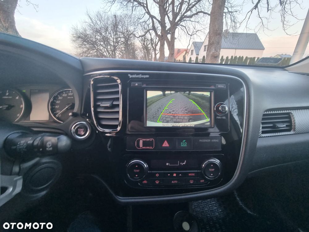 Mitsubishi Outlander 2.2 DI-D Intense + SDA 4WD - 17