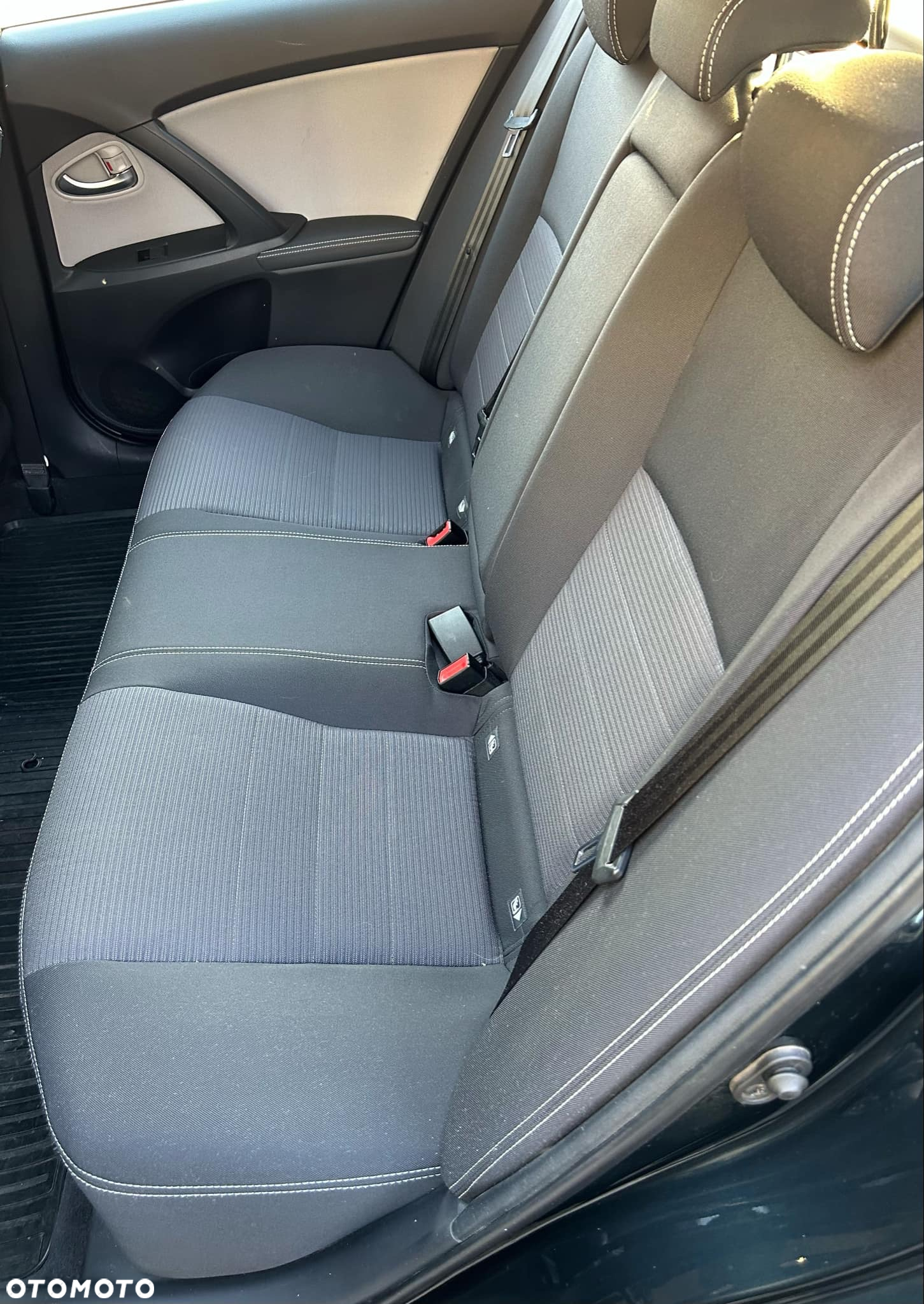 Toyota Avensis 2.0 D-4D Selection - 13