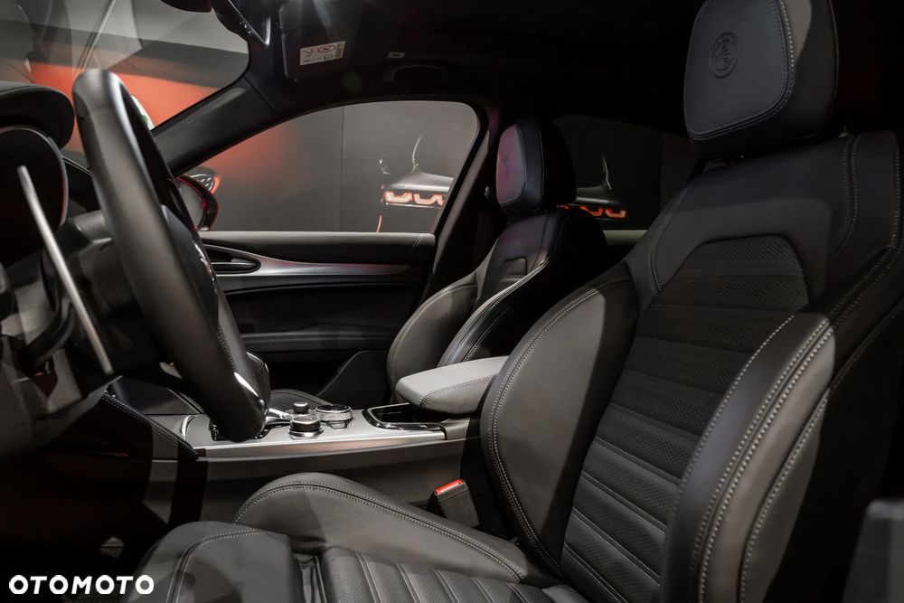 Alfa Romeo Stelvio - 8