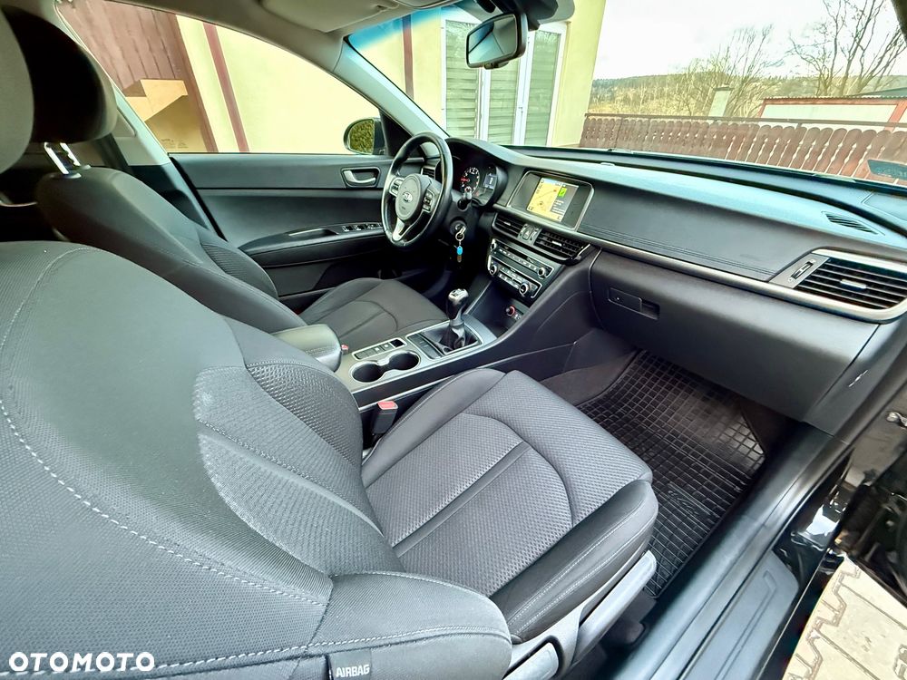 Kia Optima 2.0 M - 24