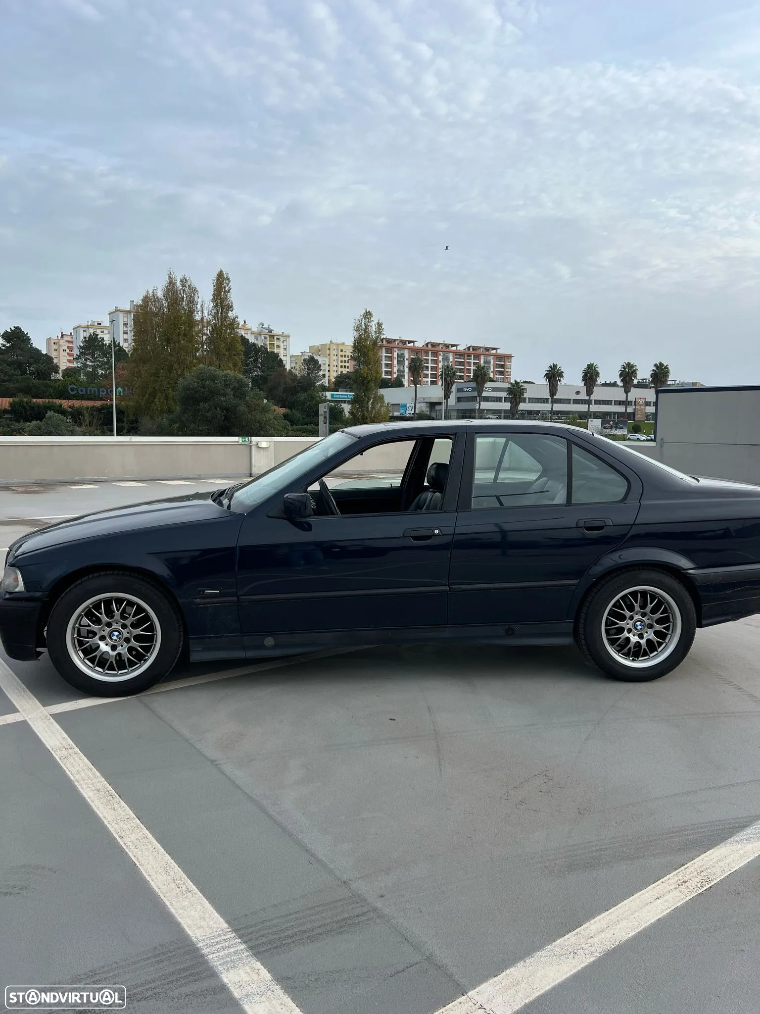 BMW 318 iS - 8
