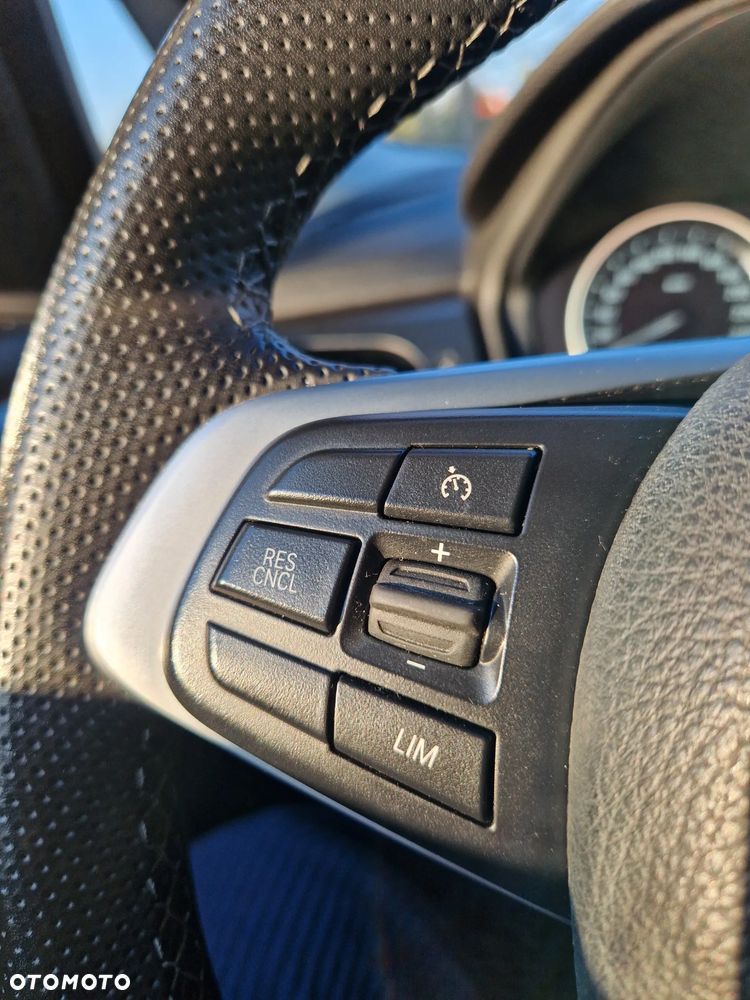 BMW Seria 2 218d - 21