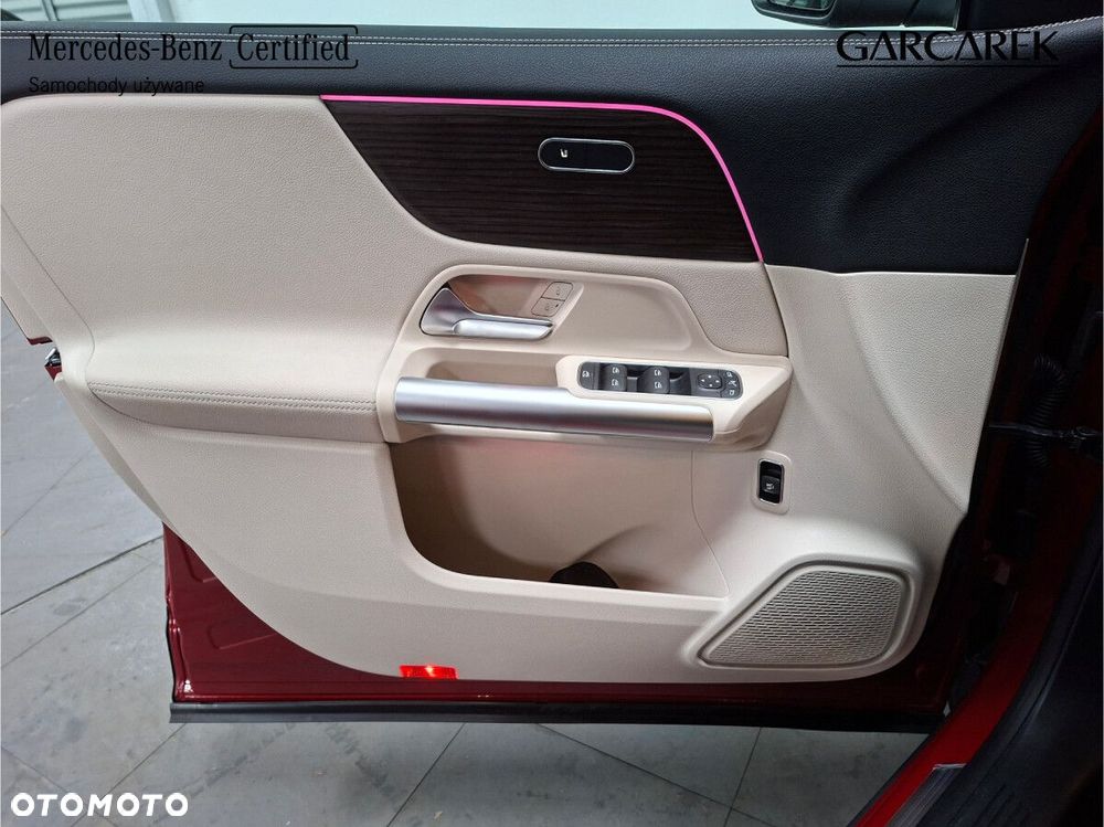 Mercedes-Benz GLA - 24