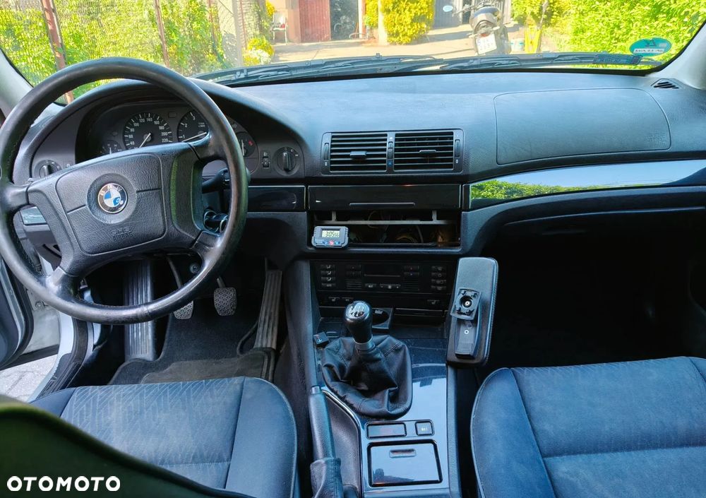 BMW Seria 5 520i - 5