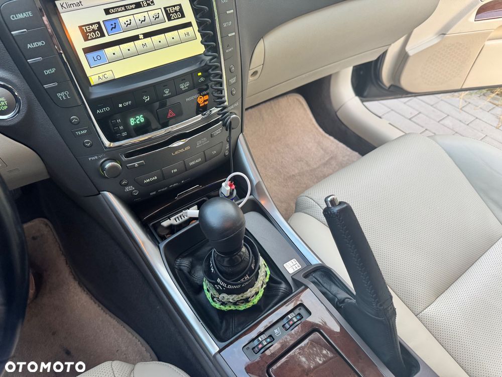 Lexus IS 220 D Prestige - 17