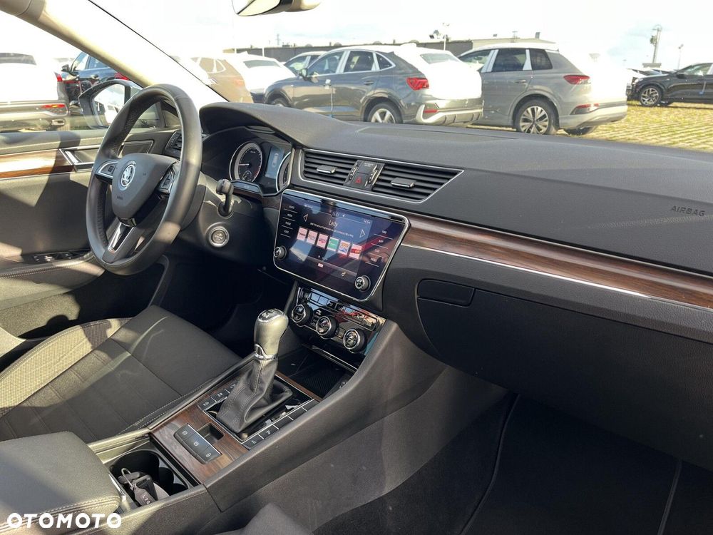 Skoda Superb 2.0 TDI SCR 4x4 Scout DSG - 11