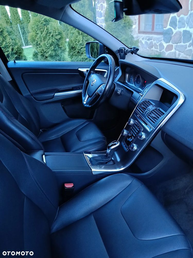 Volvo XC 60 D5 AWD Momentum - 10