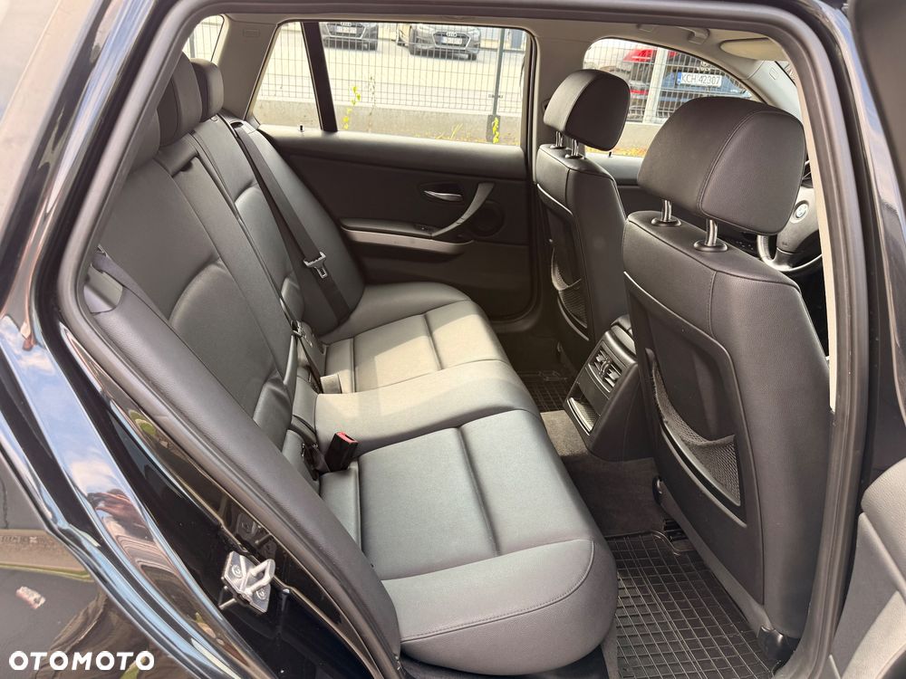 BMW Seria 3 318d DPF Edition Sport - 24