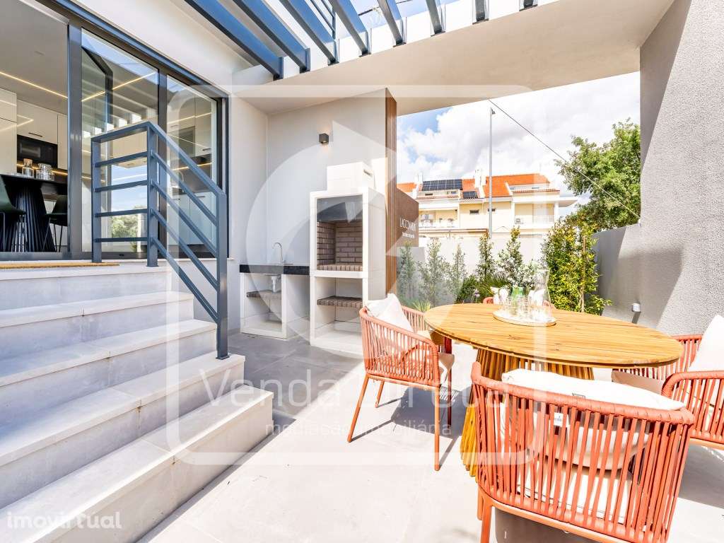 Moradia de luxo V4 com ROOFTOP, jardim e Churrasqueira, em Alcochete. - Grande imagem: 5/35