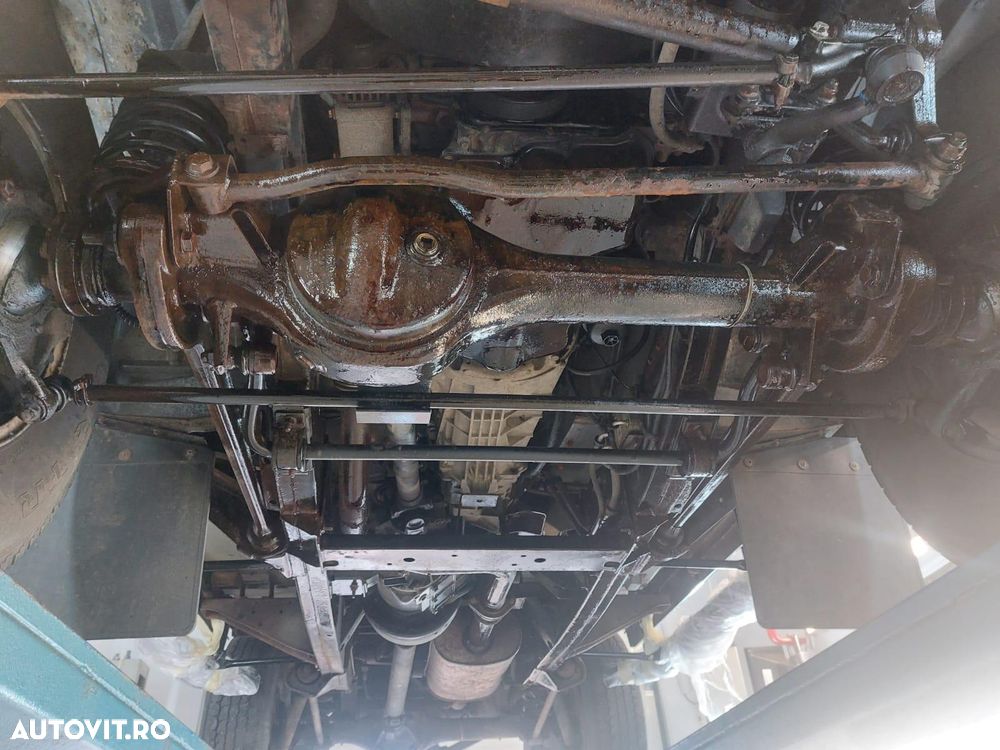 Land Rover Defender 110 2.4I SE - 17