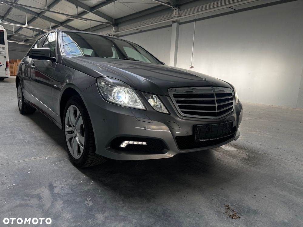 Mercedes-Benz Klasa E 350 CDI DPF 4Matic BlueEFFICIENCY 7G-TRONIC Avantgarde - 2