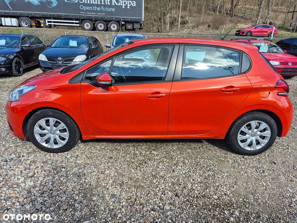 Peugeot 208 - 8
