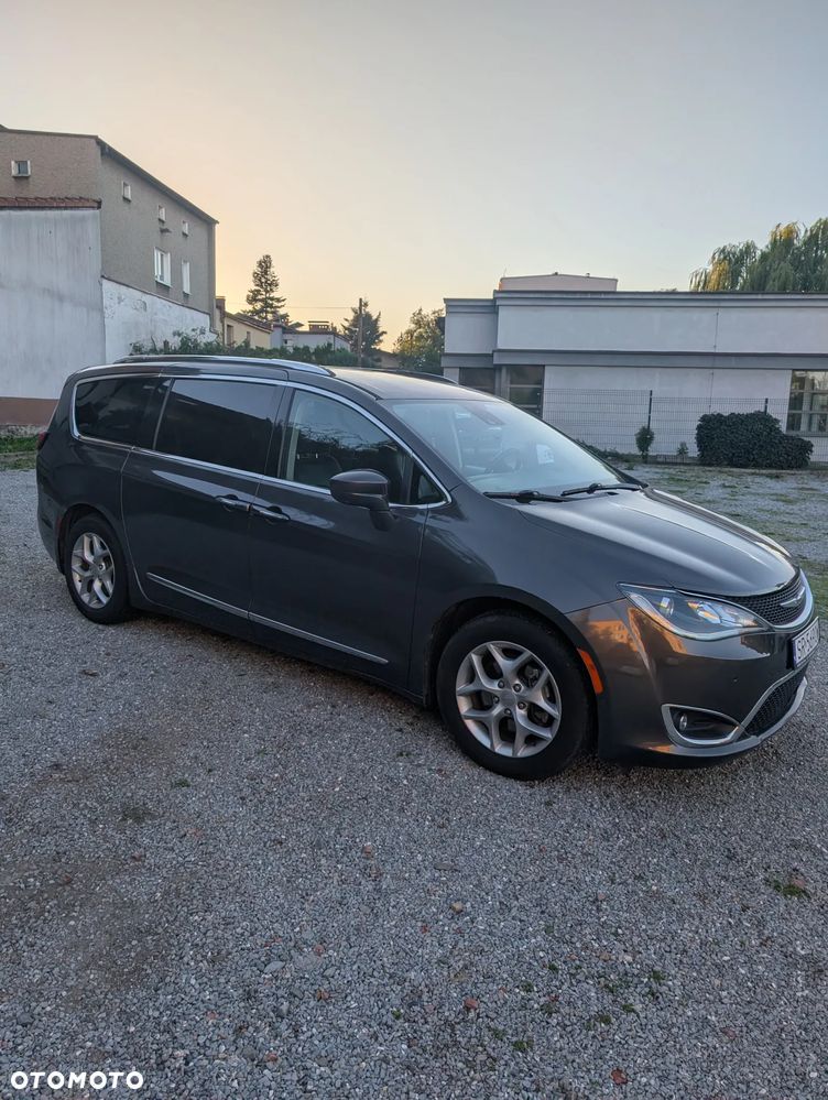 Chrysler Pacifica - 6