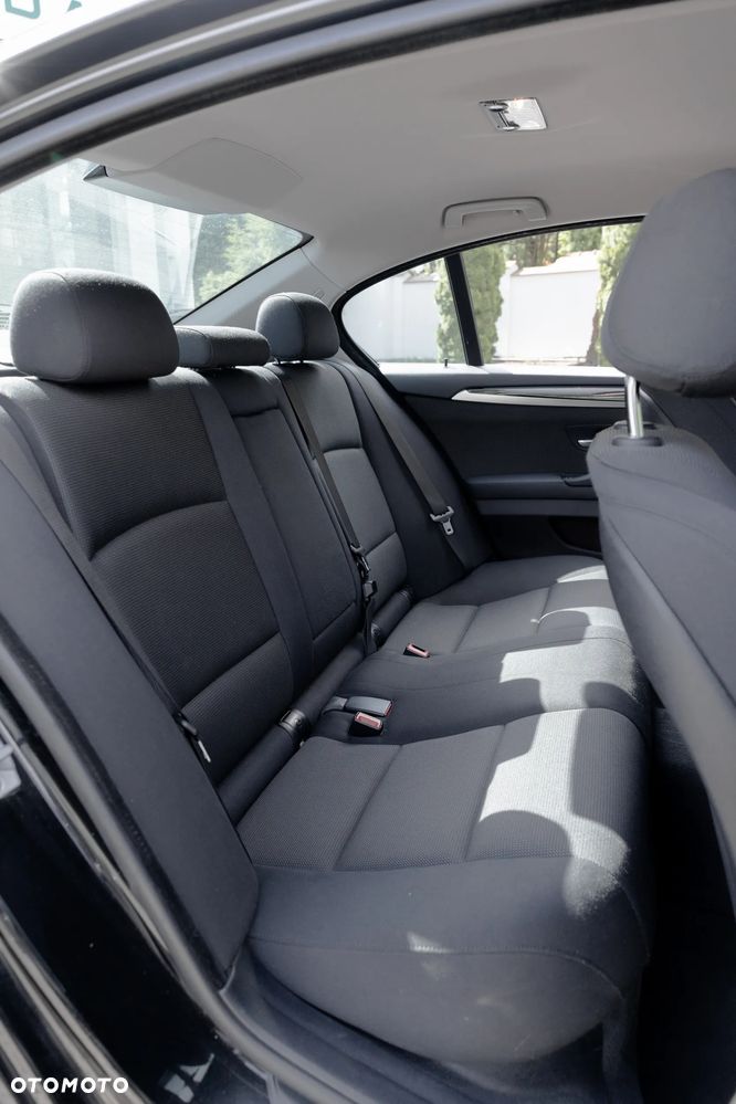 BMW Seria 5 518d - 19
