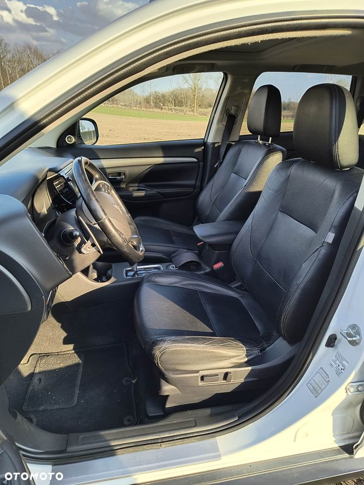Mitsubishi Outlander 2.2 DID Instyle Navi 4WD - 19