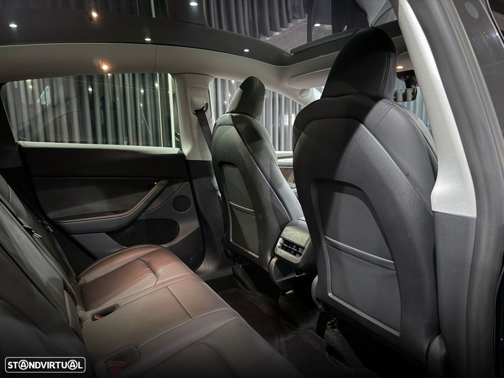 Tesla Model Y Performance Dual Motor AWD - 35