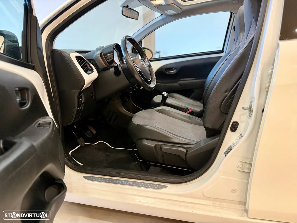 Toyota Aygo x-wave - 34